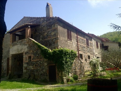 Foto Casale a Radicofani di 340 m² in vendita