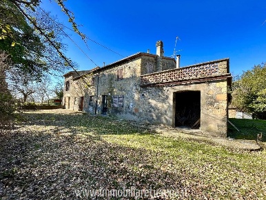 Foto Casale a Orvieto di 500 m² con 10 locali in vendita