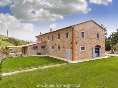 Foto Casale a Pienza di 500 m² con 10 locali in vendita