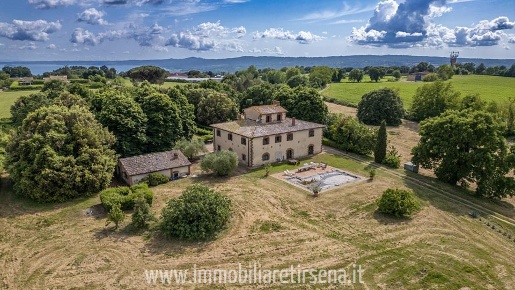 Foto Casale a Orvieto di 790 m² con 12 locali in vendita