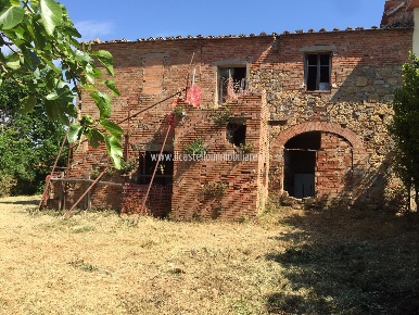 Foto Casale in via Virgilio 7, Montepulciano di 203 m² con 7 locali