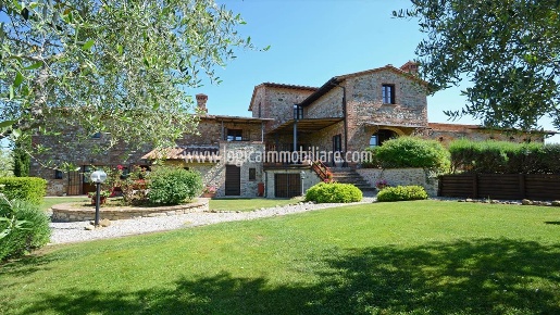 Foto Casale in SR71, Città della Pieve Centro di 700 m² con 27 locali