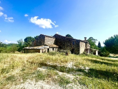 Foto Casale a Orvieto di 400 m² con 10 locali in vendita
