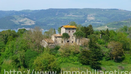 Foto Casale a Orvieto di 500 m² con 18 locali in vendita