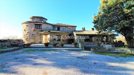 Foto Casale in Via Perugia, Monteleone d'Orvieto Centro di 850 m²