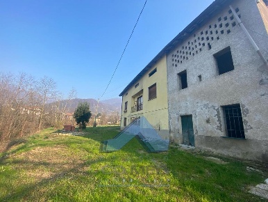 Foto Casale in via quaglia berzo, Berzo San Fermo di 260 m² con 6 locali