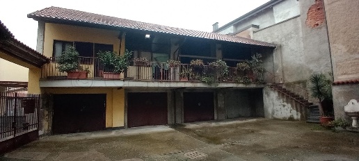 Foto Casale in via Manzoni, Magenta Centro di 100 m² con 3 locali