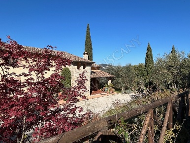 Foto Casale a Amelia di 400 m² con 13 locali in vendita
