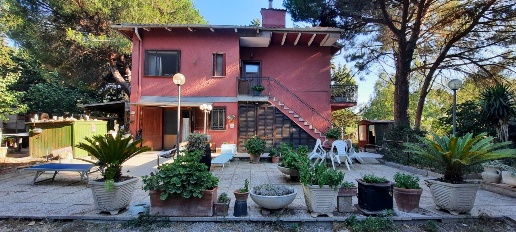 Foto Casale a Orbetello di 270 m² con 5 locali in vendita
