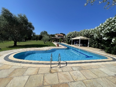 Foto Casale in via pergolaia, Pietrasanta di 300 m² con 10 locali