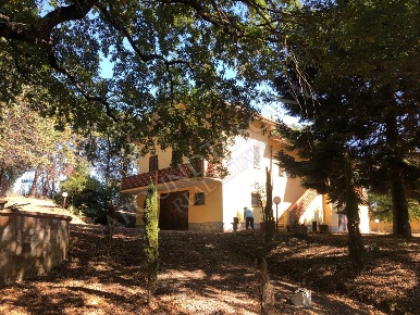 Foto Casale a San Casciano dei Bagni di 385 m² con 10 locali in vendita