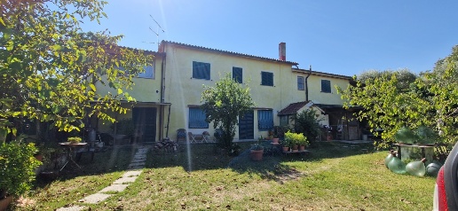 Foto Casale a Manciano di 300 m² con 12 locali in vendita
