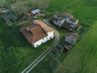 Foto Casale a Pontecorvo di 200 m² con 10 locali in vendita