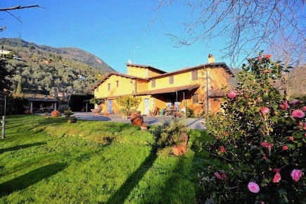 Foto Casale in Via Martinatica sic, Pietrasanta di 826 m² con 24 locali