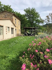 Foto Casale a San Casciano dei Bagni di 160 m² con 7 locali in vendita