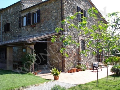 Foto Casale a Cetona di 250 m² con 8 locali in vendita