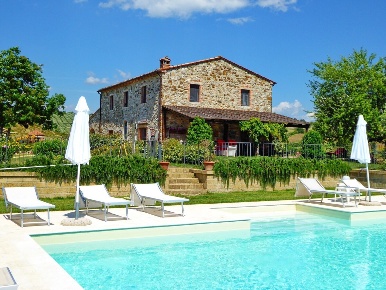 Foto Casale a Manciano di 420 m² con 10 locali in vendita