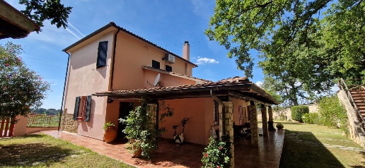 Foto Casale a Manciano di 120 m² con 6 locali in vendita