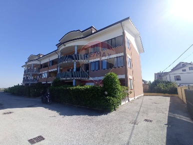Foto Duplex in Contrada Savini, Ortona Savini di 145 m² con 7 locali