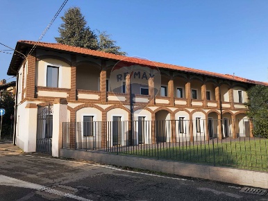 Foto Duplex in VIA ANDREA COSTA, Cassano Magnago di 360 m² con 7 locali