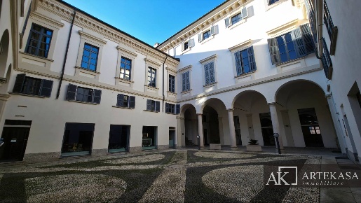 Foto Loft in Via Negroni, Novara Centro Storico di 105 m² con 2 locali