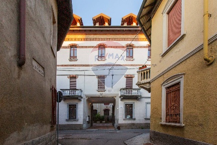Foto Duplex in VIA TRONCONI, Fagnano Olona di 139 m² con 5 locali