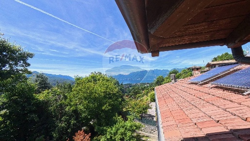 Foto Duplex a Luino Longhirolo di 152 m² con 5 locali in vendita