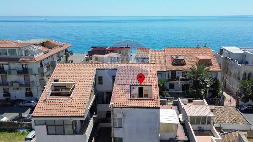 Foto Duplex in via spiaggia, Mascali Centro di 72 m² con 4 locali