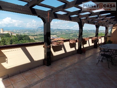 Foto Duplex in Strada Provinciale 18, Castorano Centro di 160 m² in vendita