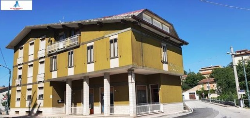 Foto Multiproprietà in PIAZZALE DELLA STAZIONE, Savignano Irpino di 370 m²
