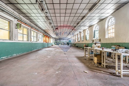 Foto Loft in VIA GARIBALDI, Lonate Pozzolo Centro di 900 m² con 1 locali
