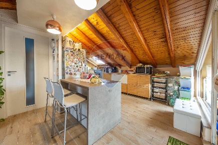 Foto Duplex in via Giacomo Matteotti, Aci Sant'Antonio Centro di 230 m²