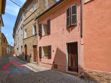 Foto Duplex in Via S.Croce, Potenza Picena Centro di 100 m² con 3 locali