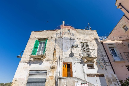 Foto Duplex in Via Giudice Montea, Gravina in Puglia di 102 m² con 3 locali