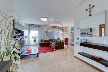 Foto Duplex in via caltana, Campodarsego Centro di 180 m² con 5 locali