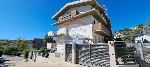 Foto Duplex in Via Passo Rolle, Montesilvano Montesilvano Colle di 174 m²