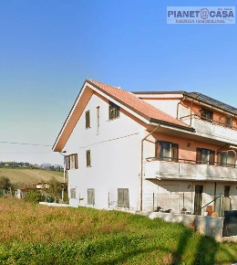 Foto Duplex in Via Salaria, Spinetoli Pagliare di 265 m² con 7 locali
