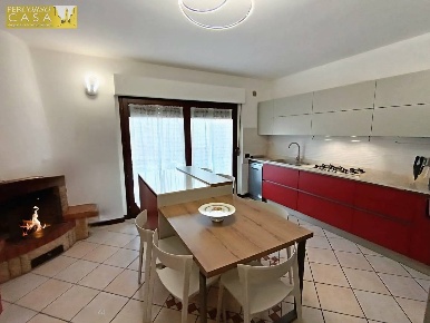 Foto Duplex in Strada Statale 81, Teramo Centro di 198 m² con 5 locali