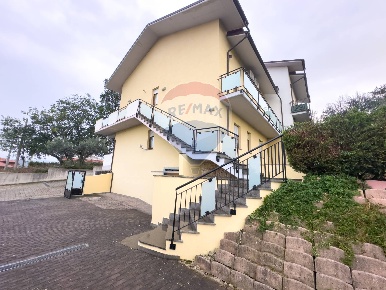 Foto Duplex in COLLE PAGNOTTO, Fara Filiorum Petri di 178 m² con 5 locali