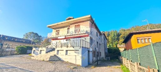 Foto Multiproprietà a Brissago-Valtravaglia Piano di 680 m² con 14 locali