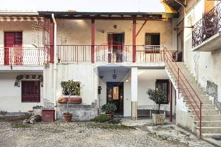 Foto Duplex in VIA ROSMINI, Fagnano Olona di 130 m² con 4 locali in vendita