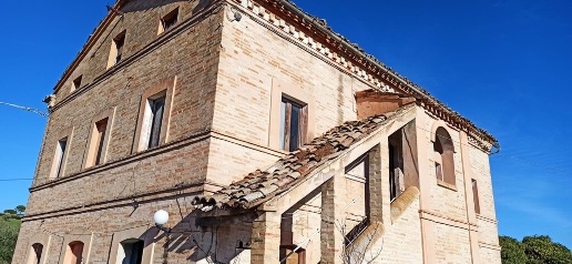 Foto Casale in Contrada Chiaravalle 1, Treia con 6 locali in vendita