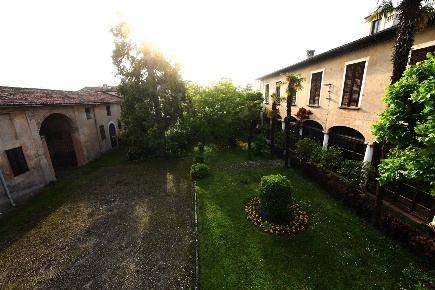 Foto Casale in Via San Martino, Castegnato di 2100 m² con 30 locali