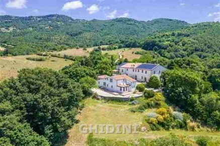 Foto Casale a Arcidosso di 220 m² con 12 locali in vendita