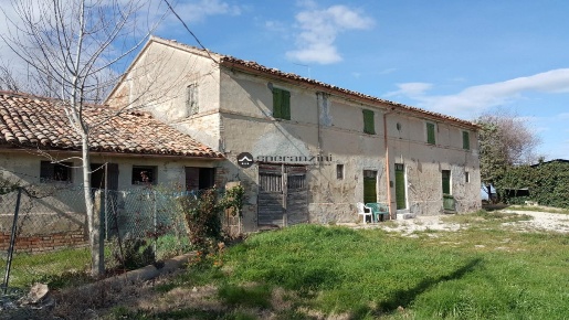 Foto Casale in Via Piagge 1, Terre Roveresche Piagge di 360 m² con 6 locali