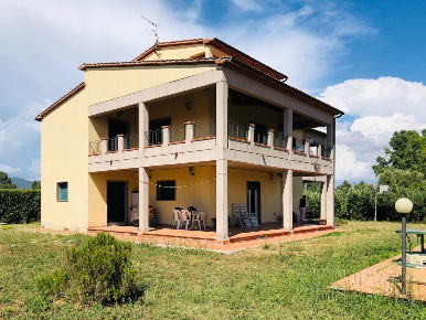 Foto Casale in Strada Litoranea, Capalbio di 390 m² con 14 locali