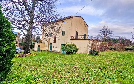 Foto Casale a Castelfranco di Sotto di 300 m² con 10 locali in vendita