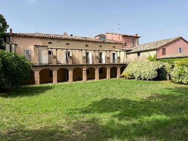 Foto Casale a Sorano di 300 m² con 18 locali in vendita