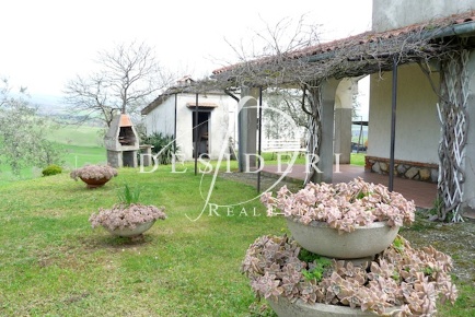 Foto Casale a Scansano di 180 m² con 8 locali in vendita