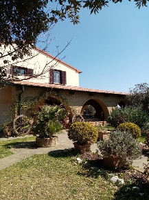 Foto Casale a Piombino di 190 m² con 9 locali in vendita